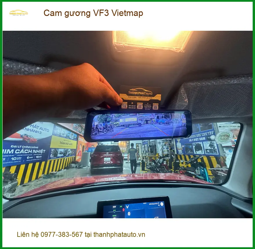 Cô Thảo lắp cam gương Vietmap cho VinFast VF3 tại Hóc Môn để an tâm lái xe. ảnh thực tế 2