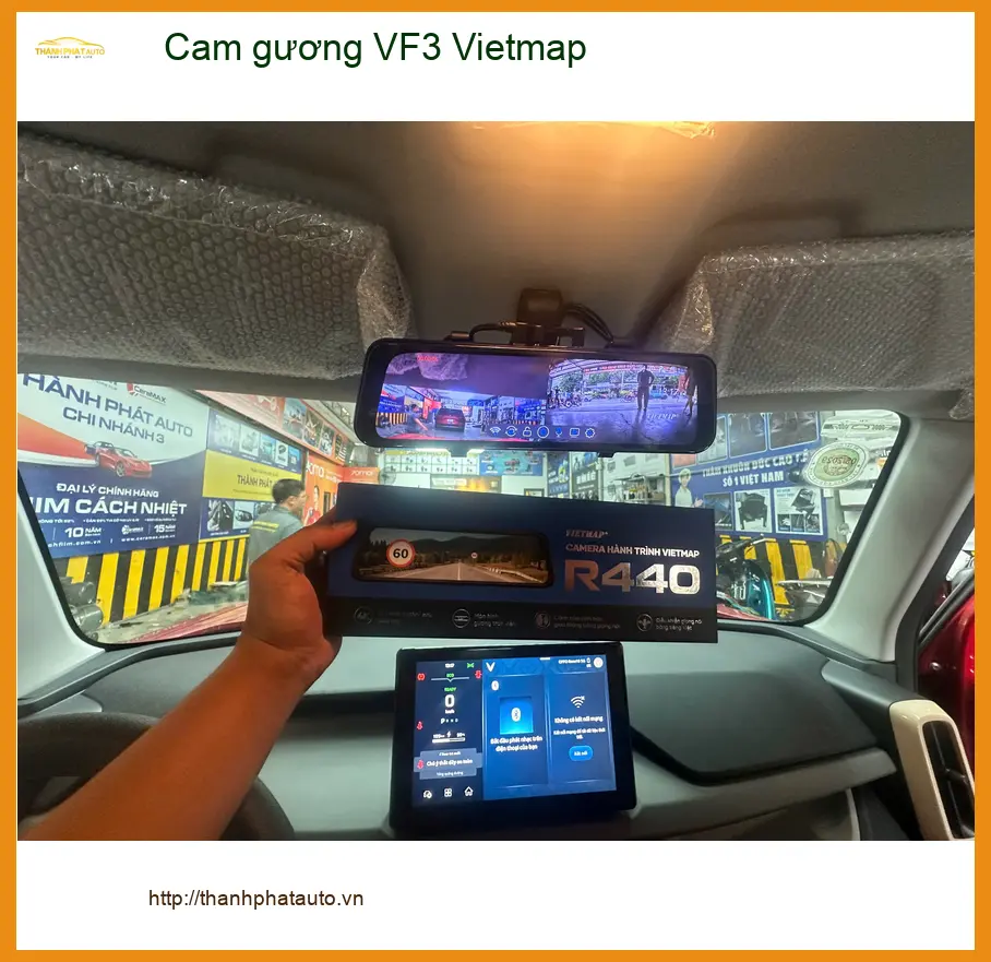 Cô Thảo lắp cam gương Vietmap cho VinFast VF3 tại Hóc Môn để an tâm lái xe. ảnh thực tế 3