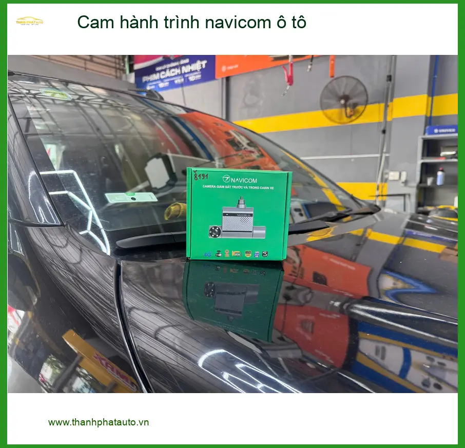 Anh Phước lắp cam hành trình Navicom ô tô cho Mazda 3 tại Hóc Môn để ghi lại hành trình