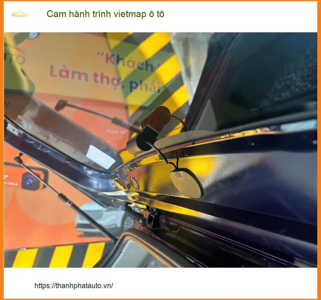Chị Hạnh lắp cam hành trình Vietmap ô tô cho Toyota Camry Quận 6 ảnh thực tế 2