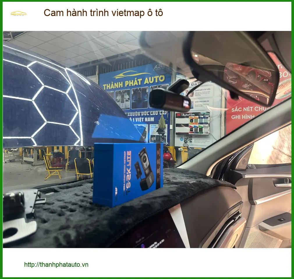 Chị Hạnh lắp cam hành trình Vietmap ô tô cho Toyota Camry Quận 6 ảnh thực tế 5