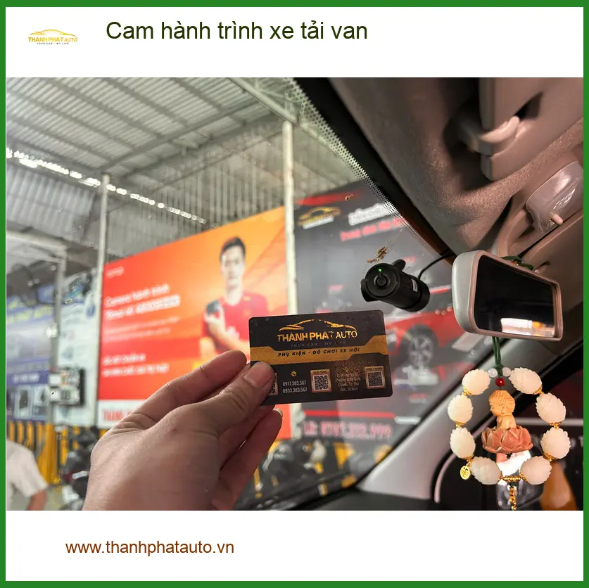 Chú Lân lắp Cam hành trình xe tải van tại Quận Thủ Đức tránh rủi ro va chạm.