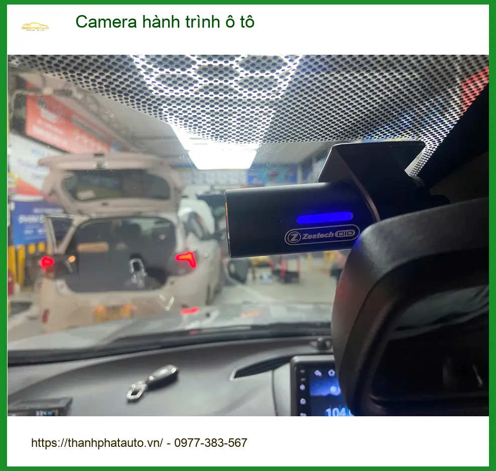 Anh Tấn lắp camera hành trình ô tô chính hãng tại Quận 7 cho Hyundai Accent