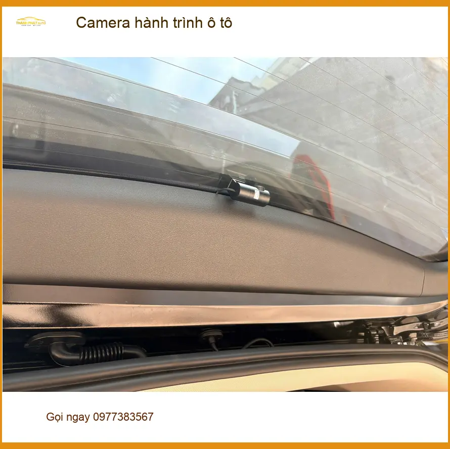 Chị Thảo lắp Camera hành trình ô tô cho Hyundai Accent tại Quận Gò Vấp để ghi lại mọi khoảnh khắc ảnh thực tế 4
