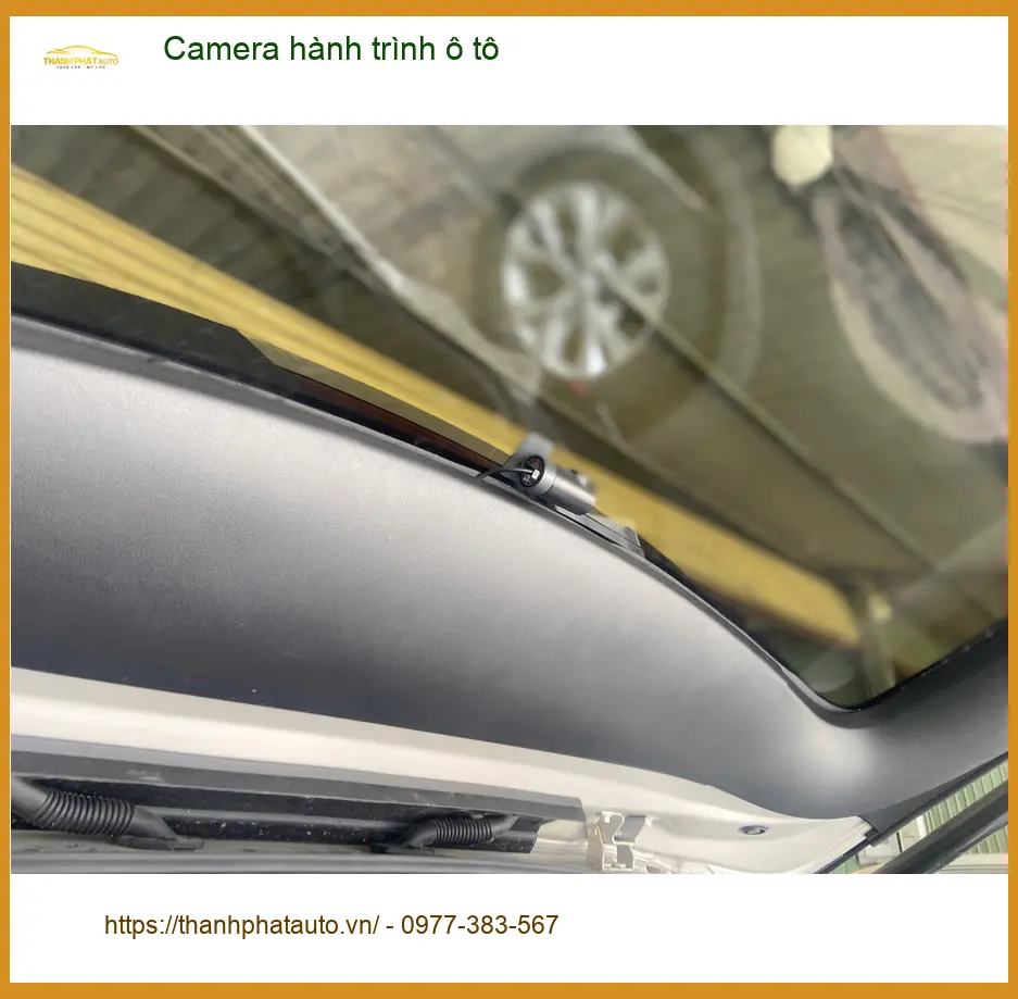 Anh Minh lắp Camera hành trình ô tô cho Honda CR-V ở Thủ Đức