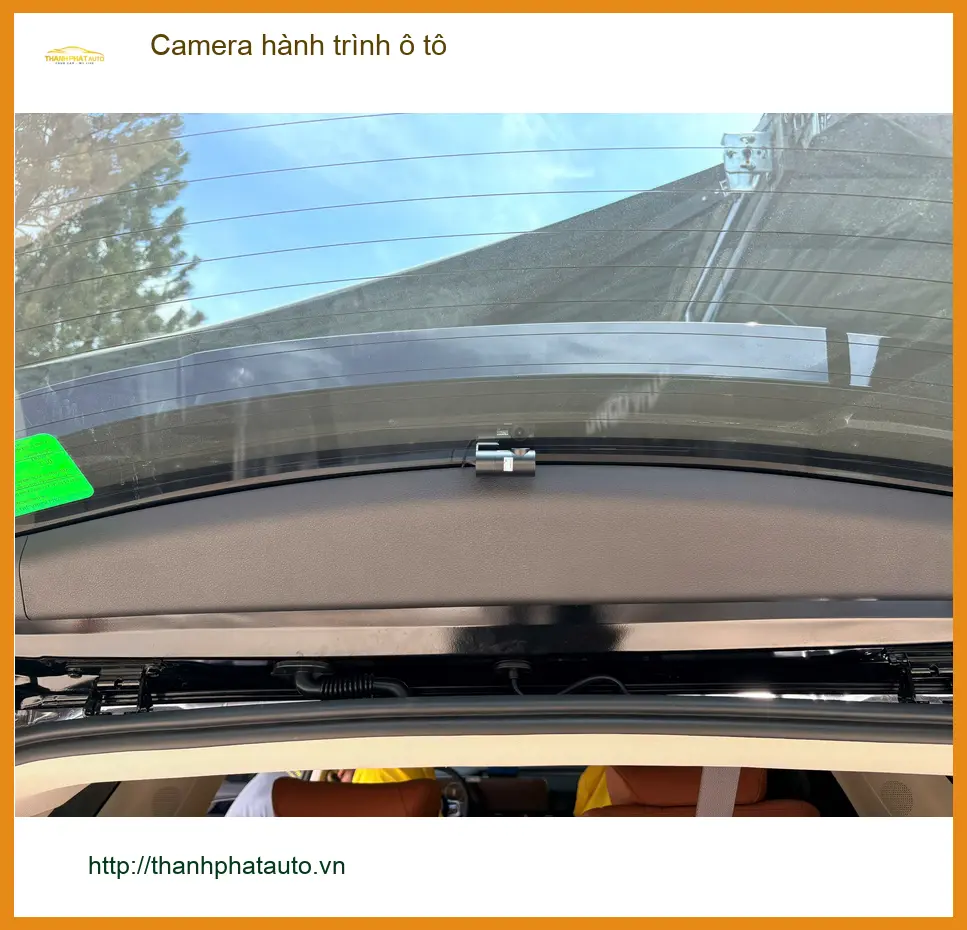 Anh Vĩnh lắp Camera hành trình ô tô cho xe tại Hóc Môn an toàn