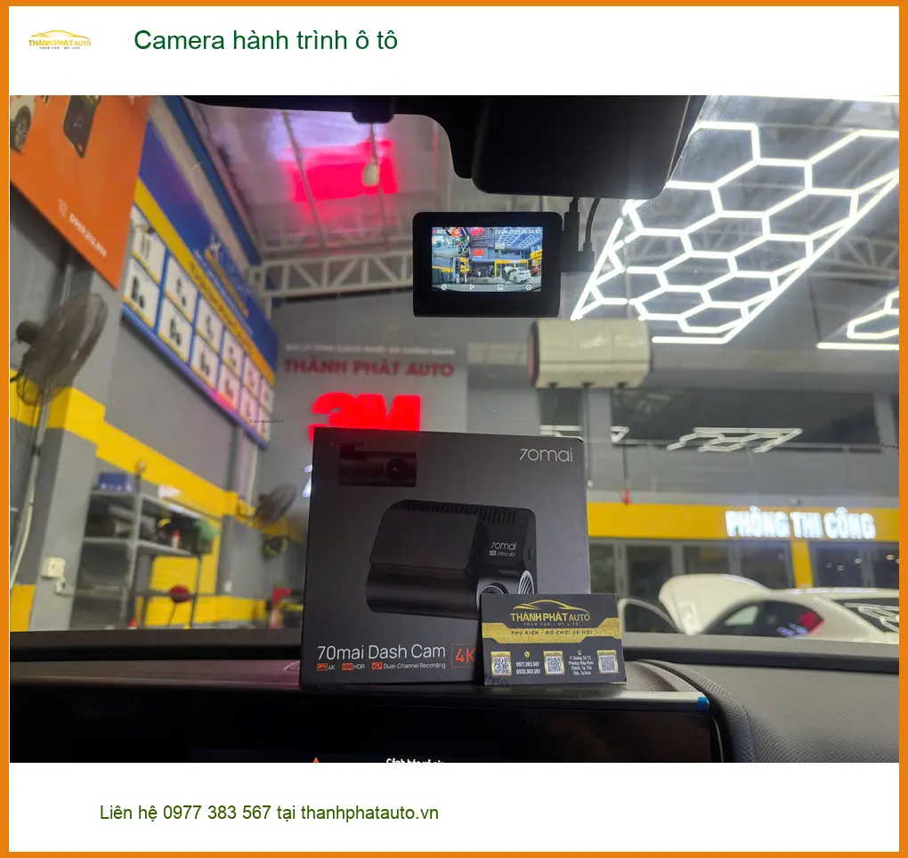 Chị Thảo lắp camera hành trình ô tô cho Hyundai Accent tại Hóc Môn để ghi lại hành trình an toàn hơn
