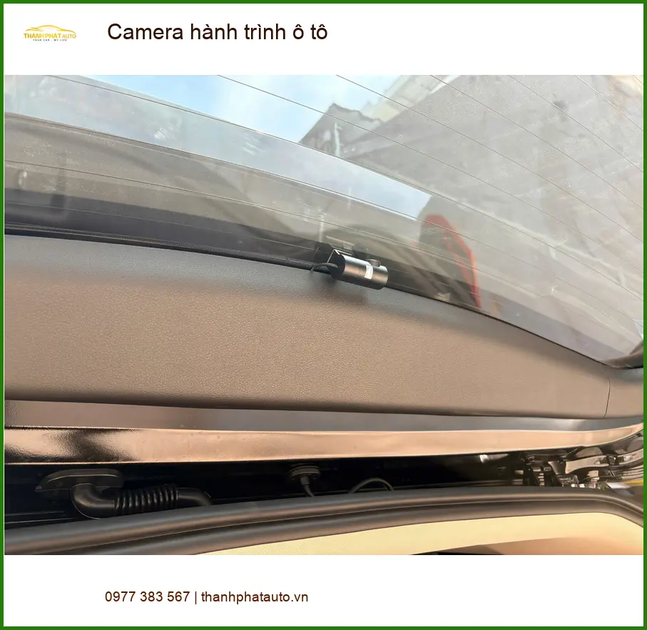 Bác Lâm lắp Camera hành trình ô tô Toyota Camry tại Quận 9 ảnh thực tế 3
