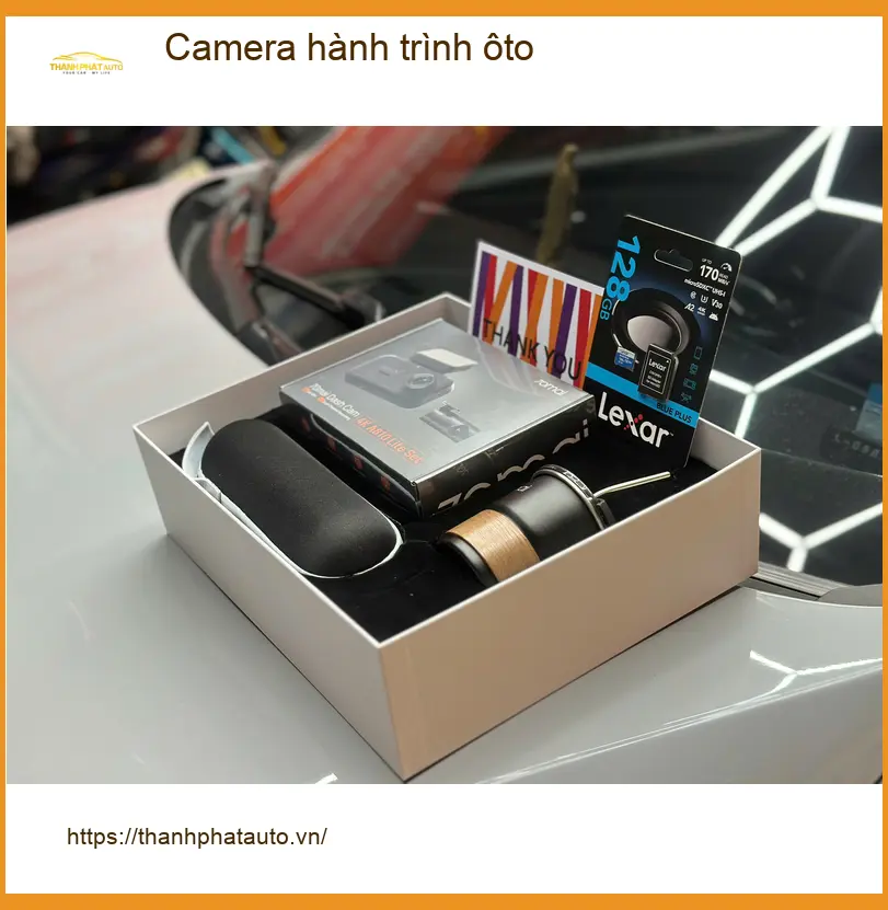 Chị Bích lắp Camera hành trình ô tô Kia Carnival tại Quận 10 ảnh thực tế 2