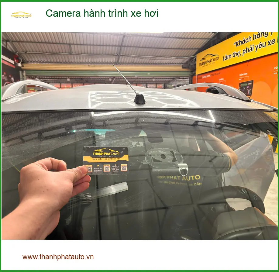 Chú Đại lắp Camera hành trình xe hơi cho Mazda CX-5 tại Quận 12