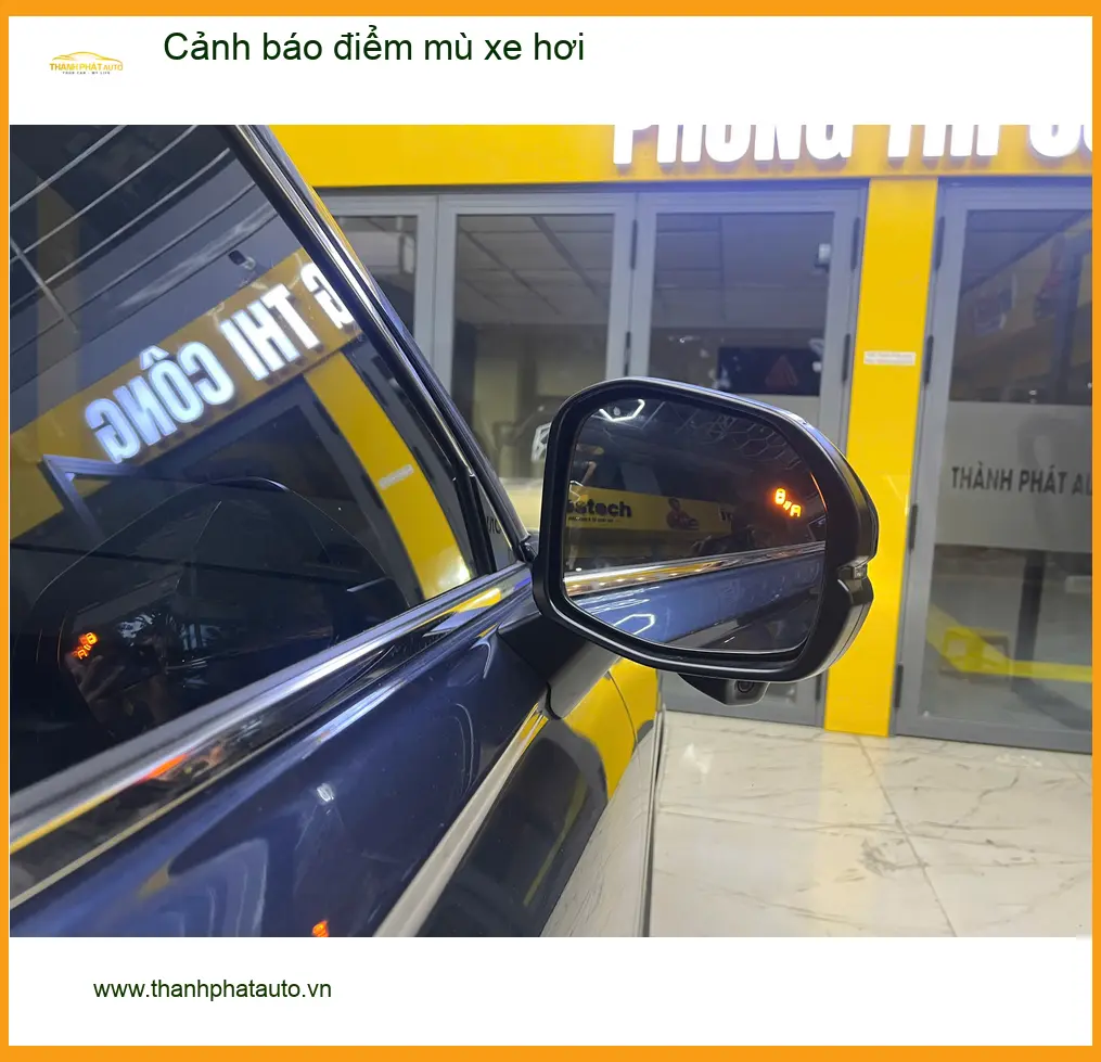 Chú Minh lắp cảnh báo điểm mù xe hơi cho Honda CR-V tại Quận Gò Vấp để an toàn khi chuyển làn