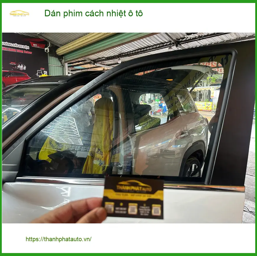 Anh Khải dán phim cách nhiệt ô tô Hyundai Creta tại Quận 2 để xe mát hơn ảnh thực tế 2