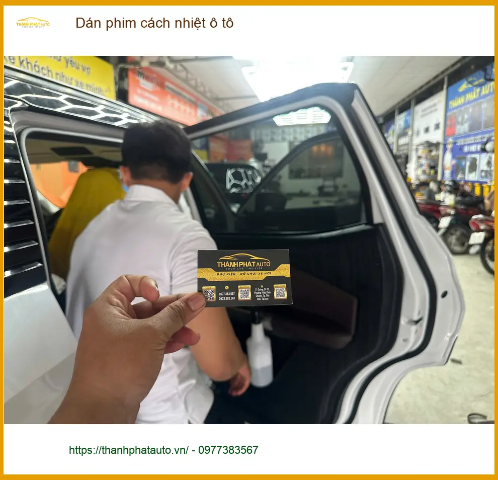 Anh Khải dán phim cách nhiệt ô tô Hyundai Creta tại Quận 2 để xe mát hơn ảnh thực tế 3
