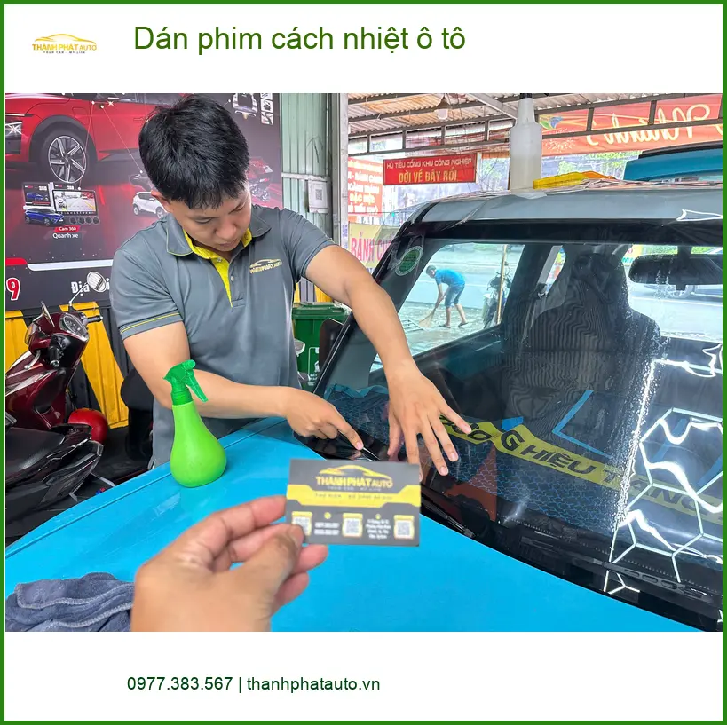 Anh Quang dán phim cách nhiệt ô tô cho Hyundai Santa Fe tại Quận Thủ Đức để chống nóng gay gắt