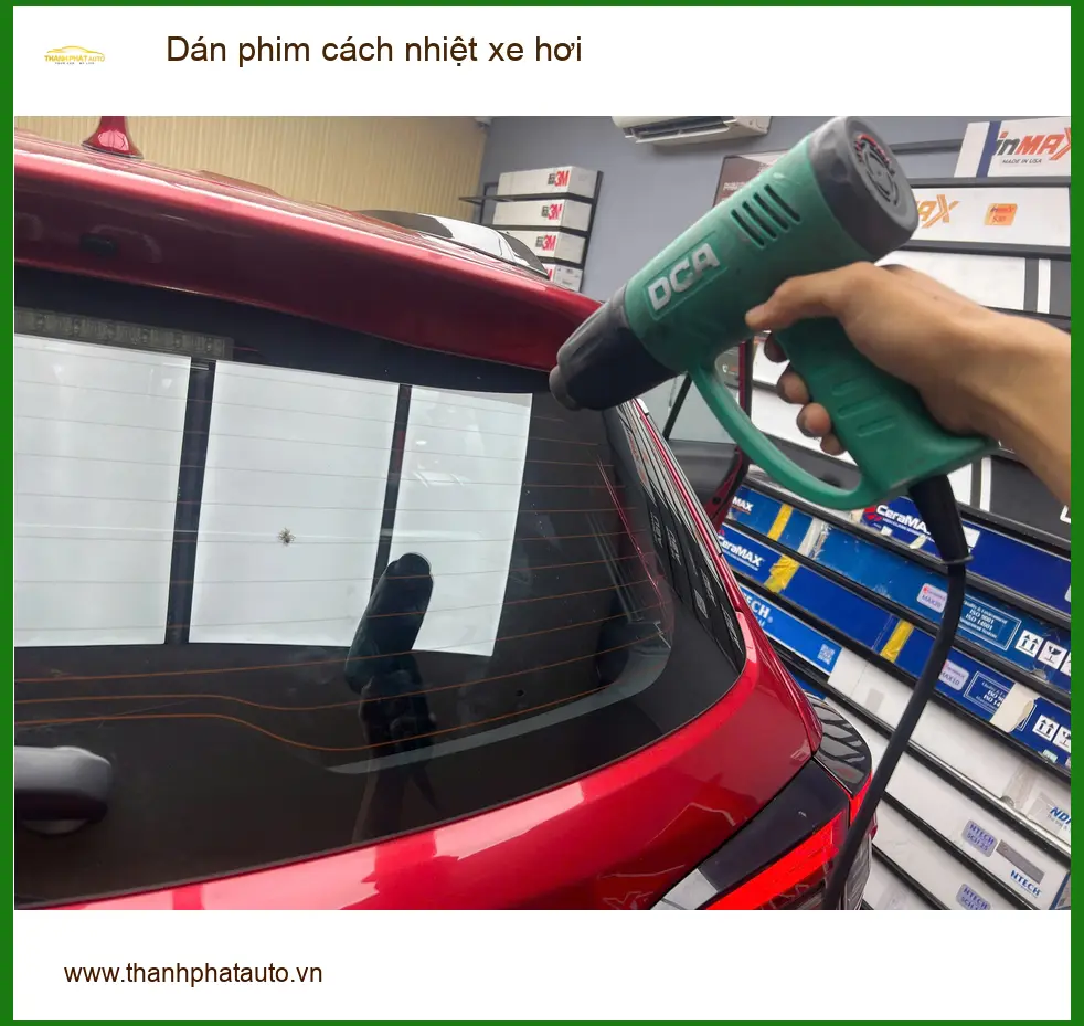 Anh Tấn dán phim cách nhiệt ô tô cho Kia Sorento tại Quận Tân Phú