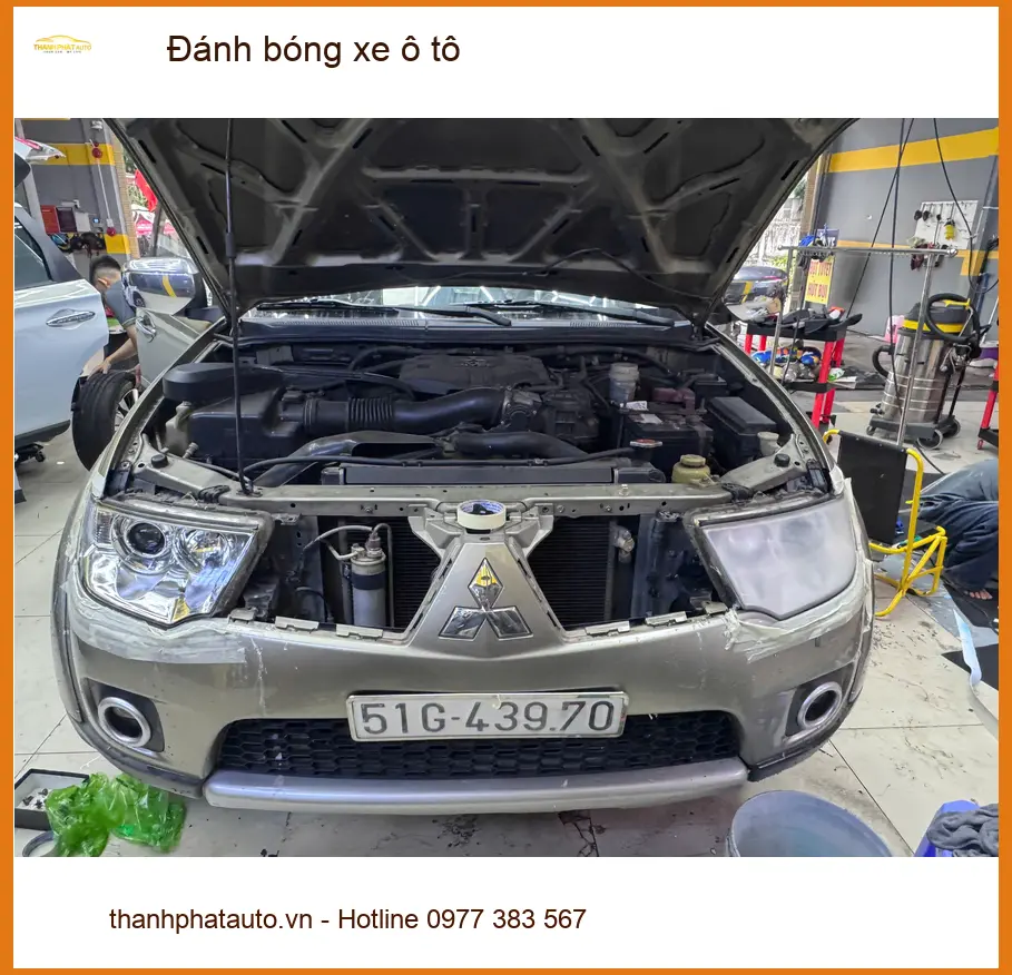 Anh Thanh đánh bóng xe Hyundai Accent tại Quận 9 giữ xe luôn sáng bóng ảnh thực tế 2