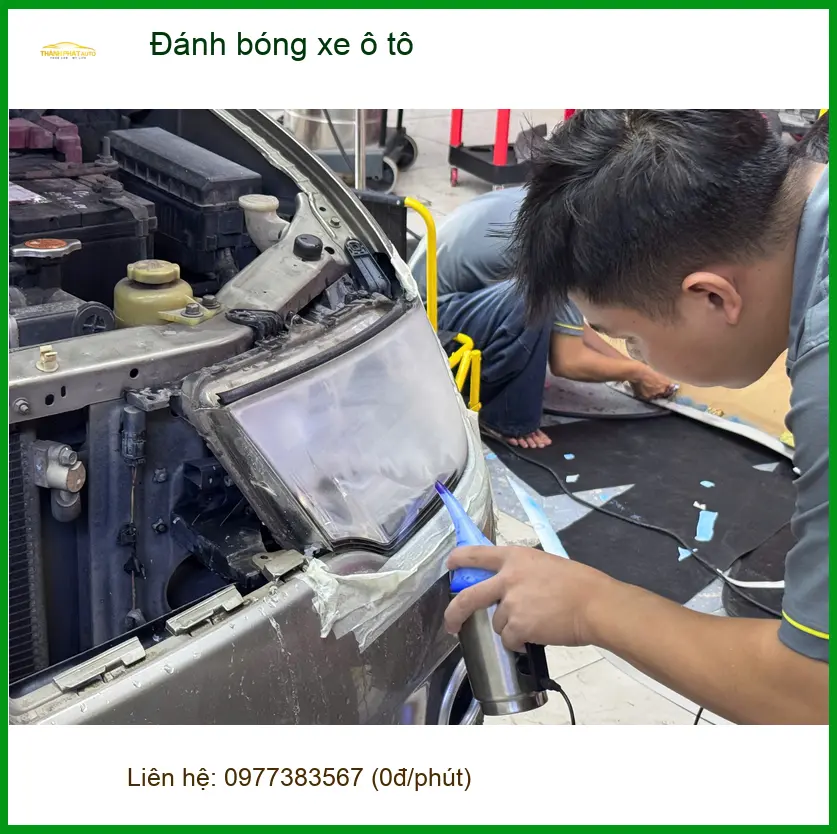 Anh Hoàng Nam đánh bóng xe Mitsubishi Outlander tại Quận Thủ Đức ảnh thực tế 2