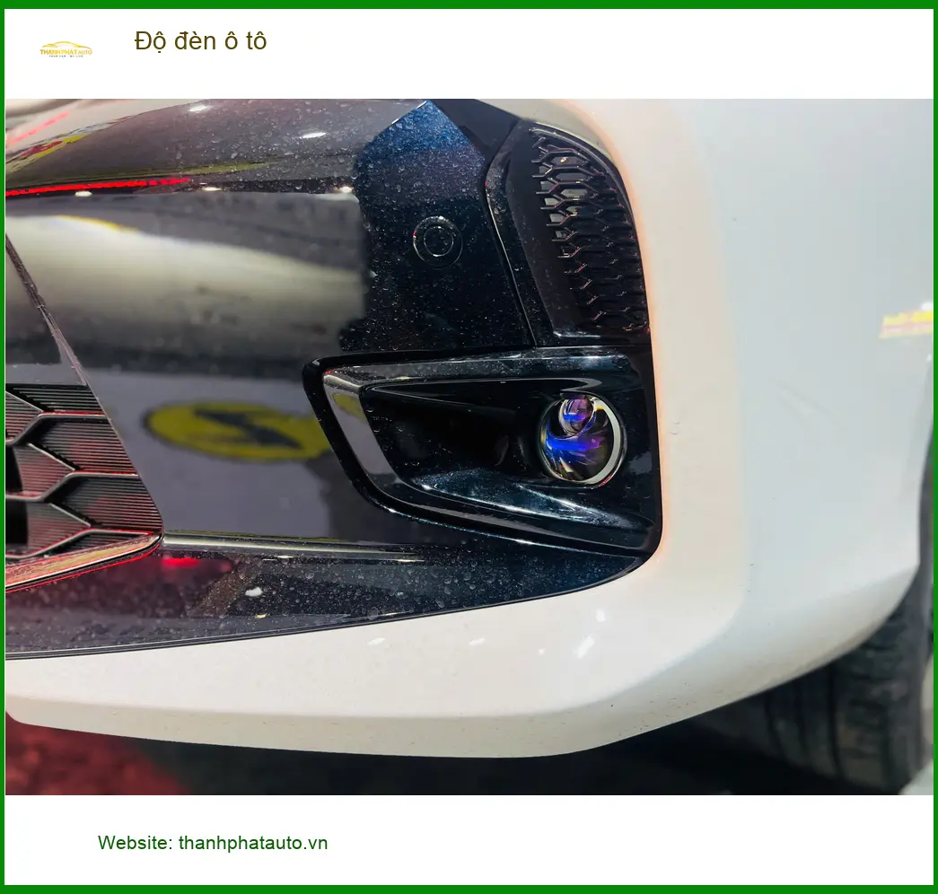 Chị Mai Anh độ đèn ô tô Honda CRV tại Quận 5 vì đèn zin quá tối khi đi mưa