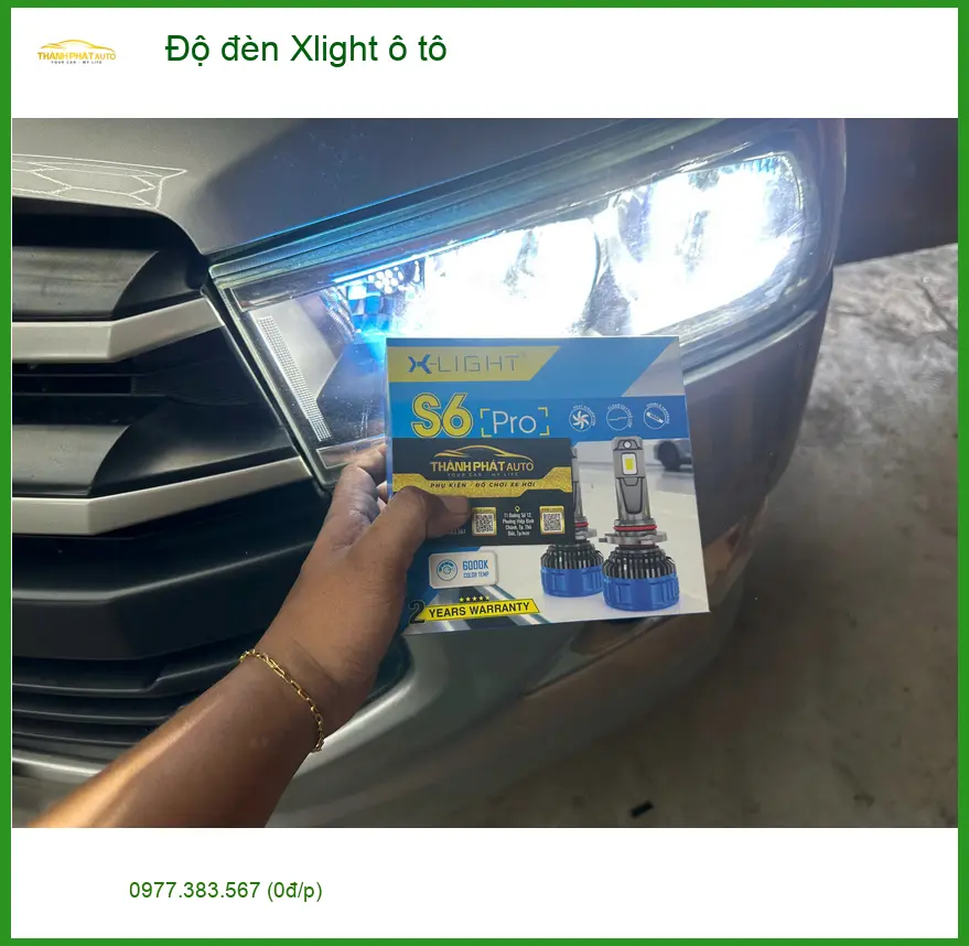 Cô Hoa độ đèn Xlight ô tô Mitsubishi Attrage tại Quận 12 vì đèn zin không đủ sáng khi trời mưa ảnh thực tế 2