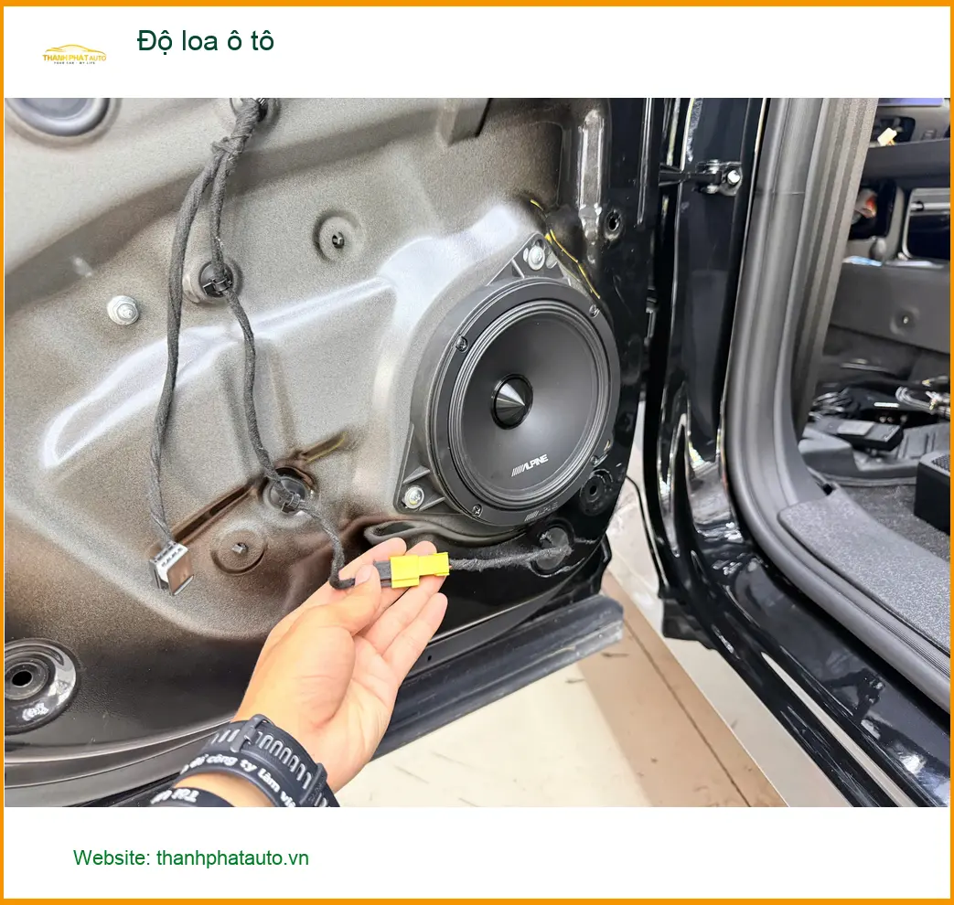 Anh Khải độ loa ô tô Hyundai Santa Fe để nghe nhạc hay hơn tại Quận 2 ảnh thực tế 2