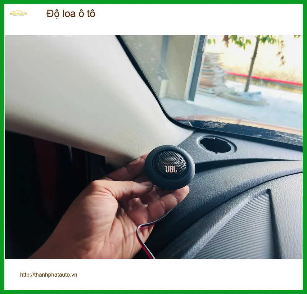 Anh Quang độ loa ô tô cho VinFast Lux A2.0 tại Quận Tân Phú để nghe nhạc hay hơn