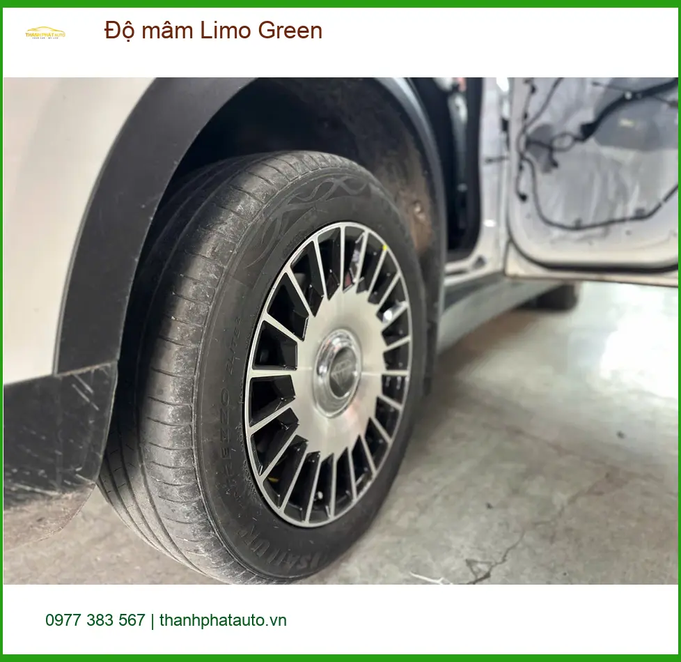 Chị Thảo độ mâm Limo Green cho VinFast Lux A2.0 tại Quận 7 để xe trông cá tính hơn