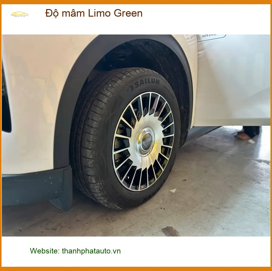 Chị Thảo độ mâm Limo Green cho VinFast Lux A2.0 tại Quận 7 để xe trông cá tính hơn ảnh thực tế 3