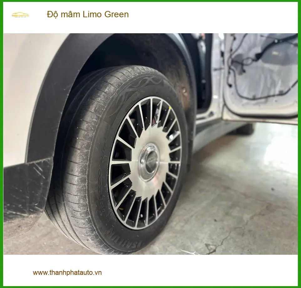 Anh Khôi độ mâm Limo Green cho Ford Everest tại Quận 2 để nâng tầm phong cách cho xe