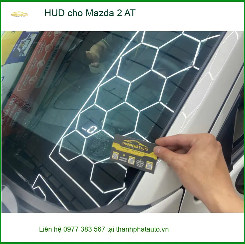 Anh Quang lắp HUD cho Mazda 2 AT tại Quận 12 giúp lái xe tập trung hơn ảnh thực tế 3