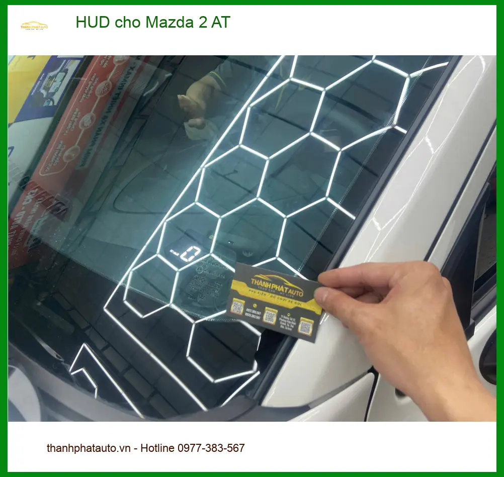 Anh Tấn lắp HUD cho Mazda 2 AT ở Quận 3 để lái xe an toàn hơn