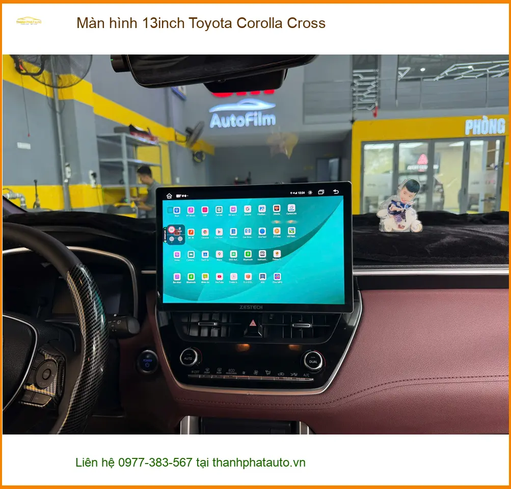 Anh Minh nâng cấp màn hình 13inch cho Toyota Corolla Cross tại Quận 6 để nâng tầm giải trí trên xe