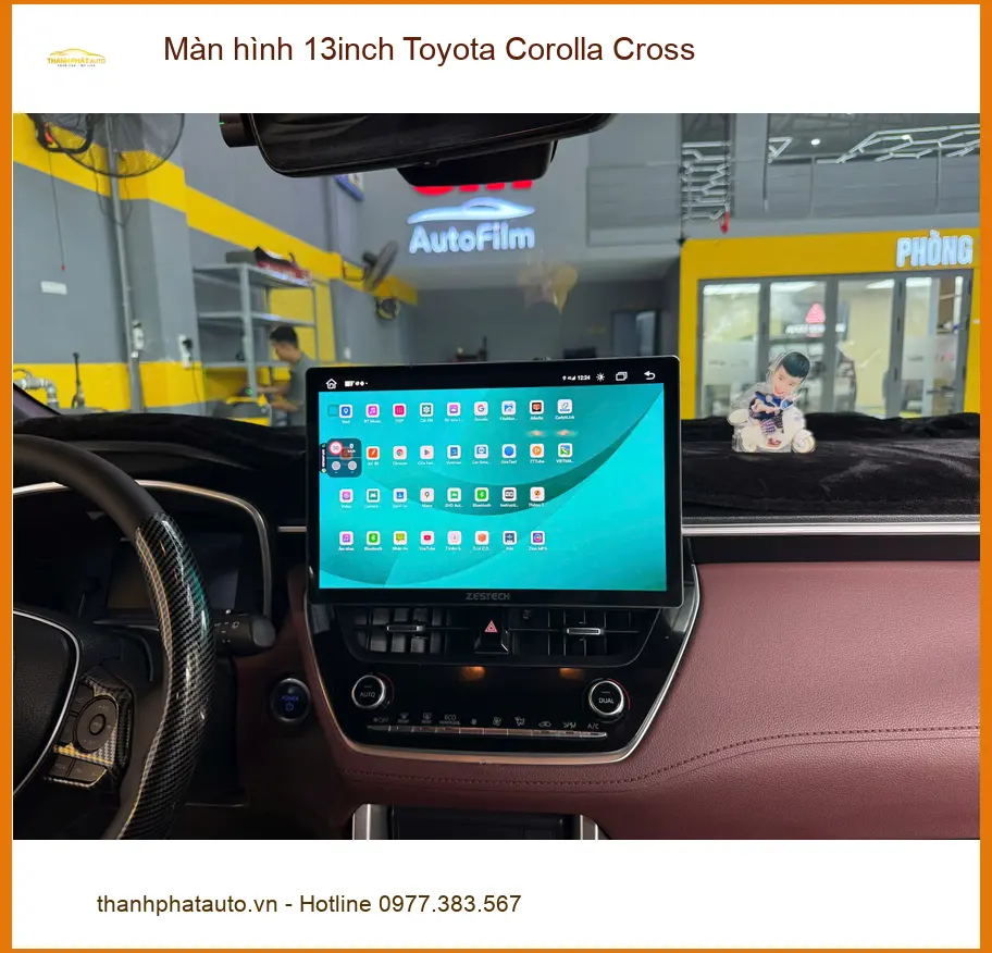 Anh Dũng lắp màn hình 13inch Toyota Corolla Cross tại Quận 1 cho xe hiện đại hơn