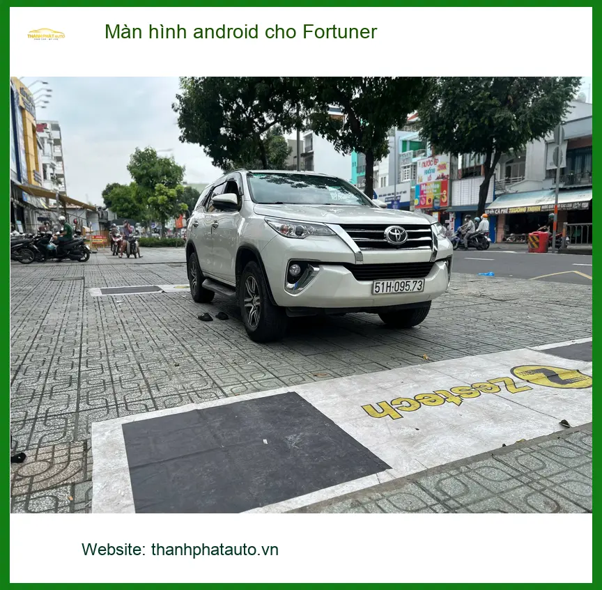 Anh Tùng lắp màn hình Android cho Fortuner tại Quận 3 để xem bản đồ tiện hơn ảnh thực tế 3