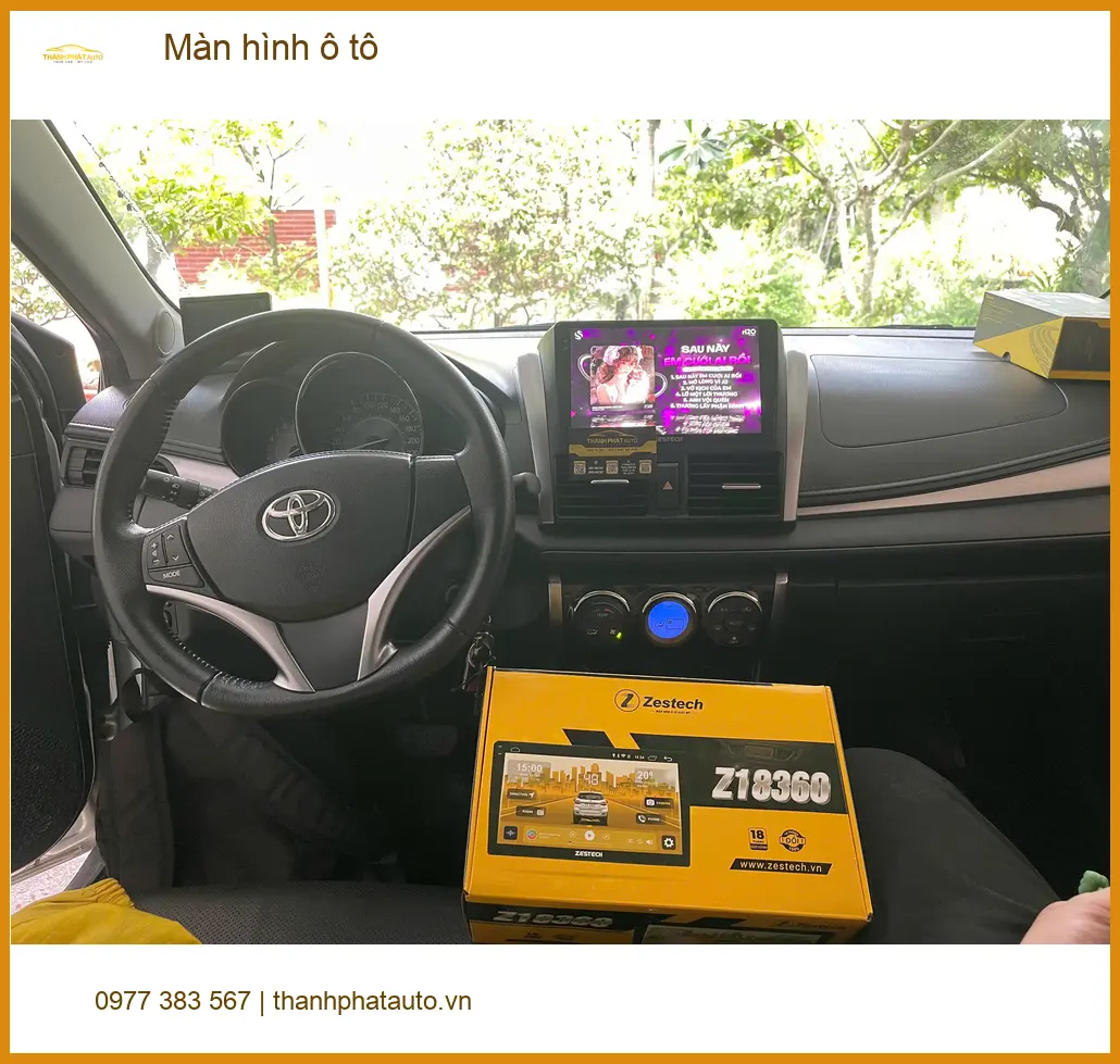 Chị Mai lắp màn hình ô tô cho Toyota Cross tại Quận 10 để nâng cấp trải nghiệm lái xe