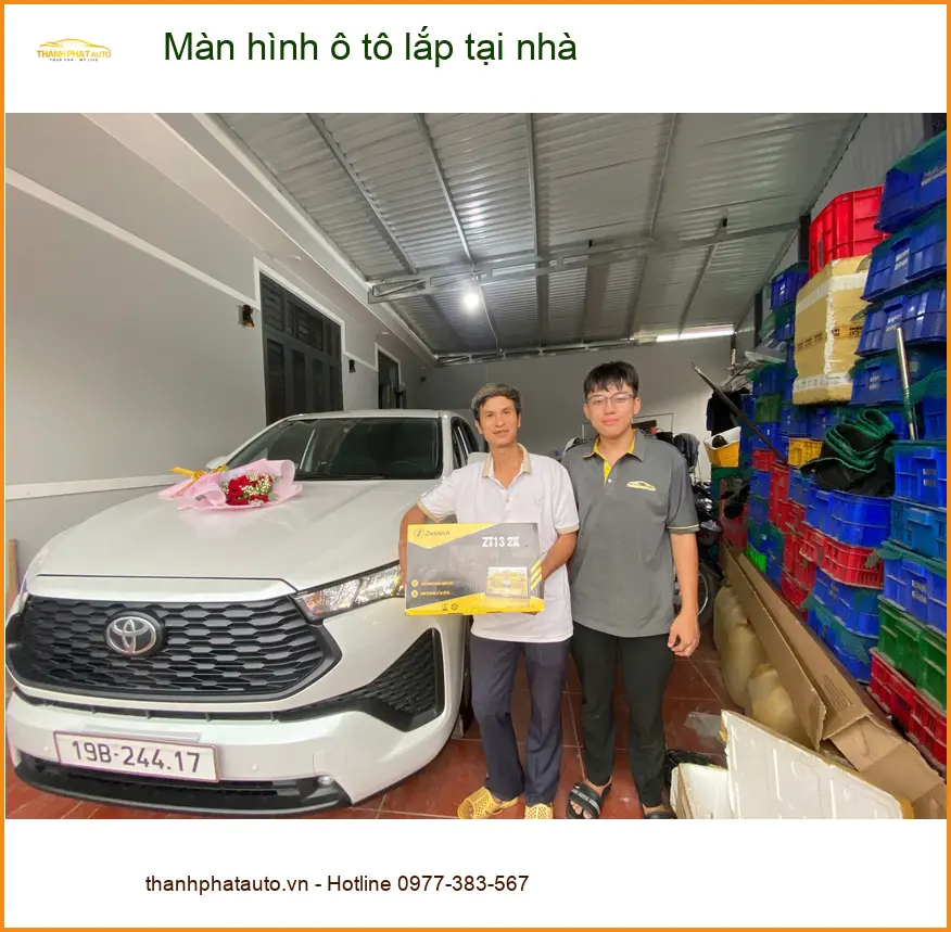 Anh Tấn lắp màn hình ô tô Hyundai Accent tại nhà Quận 2 để tiết kiệm thời gian
