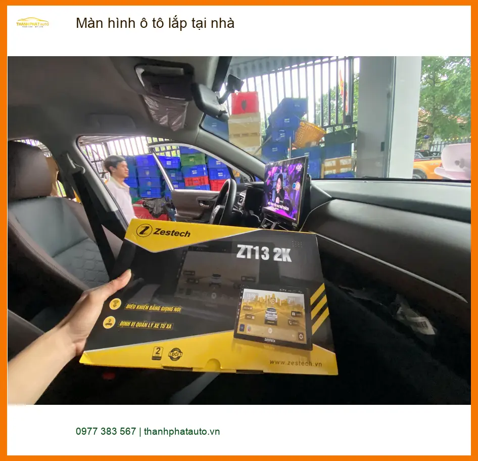 Bác Lộc lắp màn hình ô tô tận nơi cho VinFast Lux A2.0 tại Quận 12