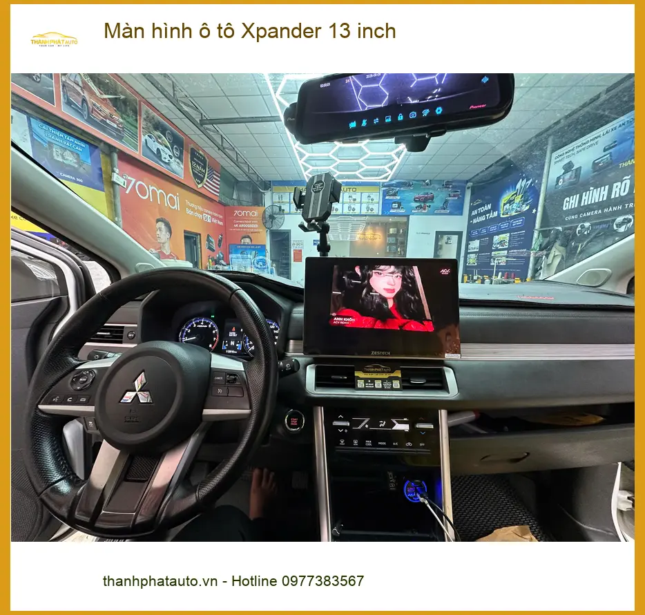 Bác Đạt lắp màn hình ô tô Xpander 13 inch Quận Bình Tân để tiện xem bản đồ và giải trí ảnh thực tế 4