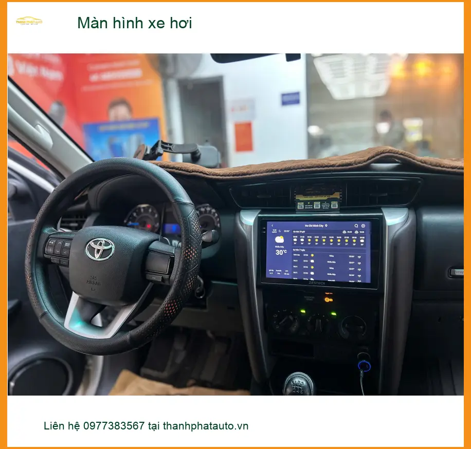 Chị Thảo lắp màn hình xe hơi cho Toyota Camry tại Quận 12, nâng tầm giải trí