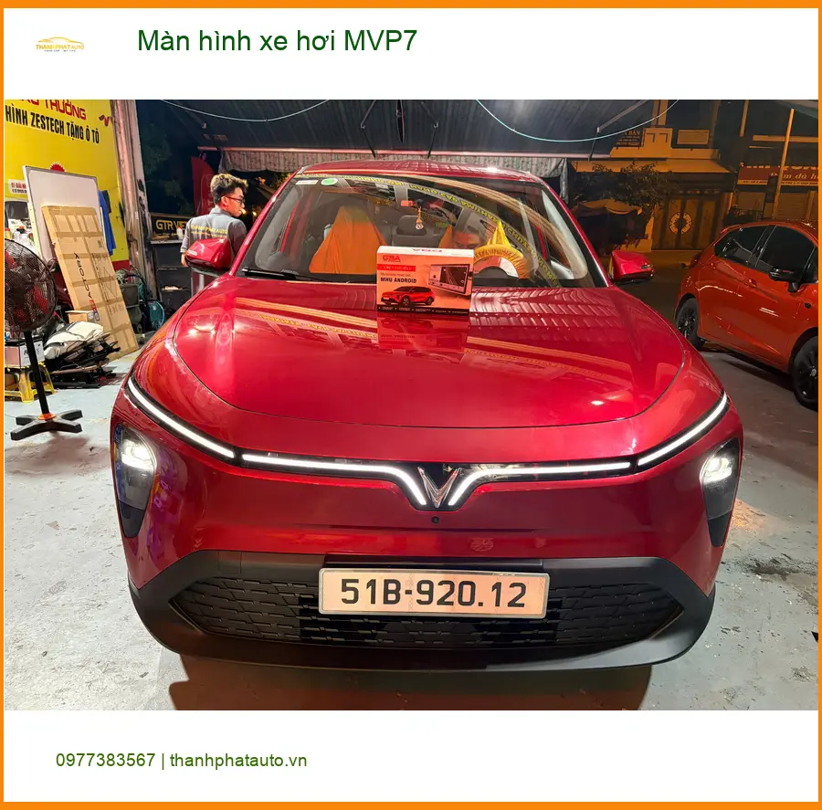 Chị Lan Anh lắp màn hình xe hơi MVP7 cho Mitsubishi Outlander tại Huyện Hóc Môn