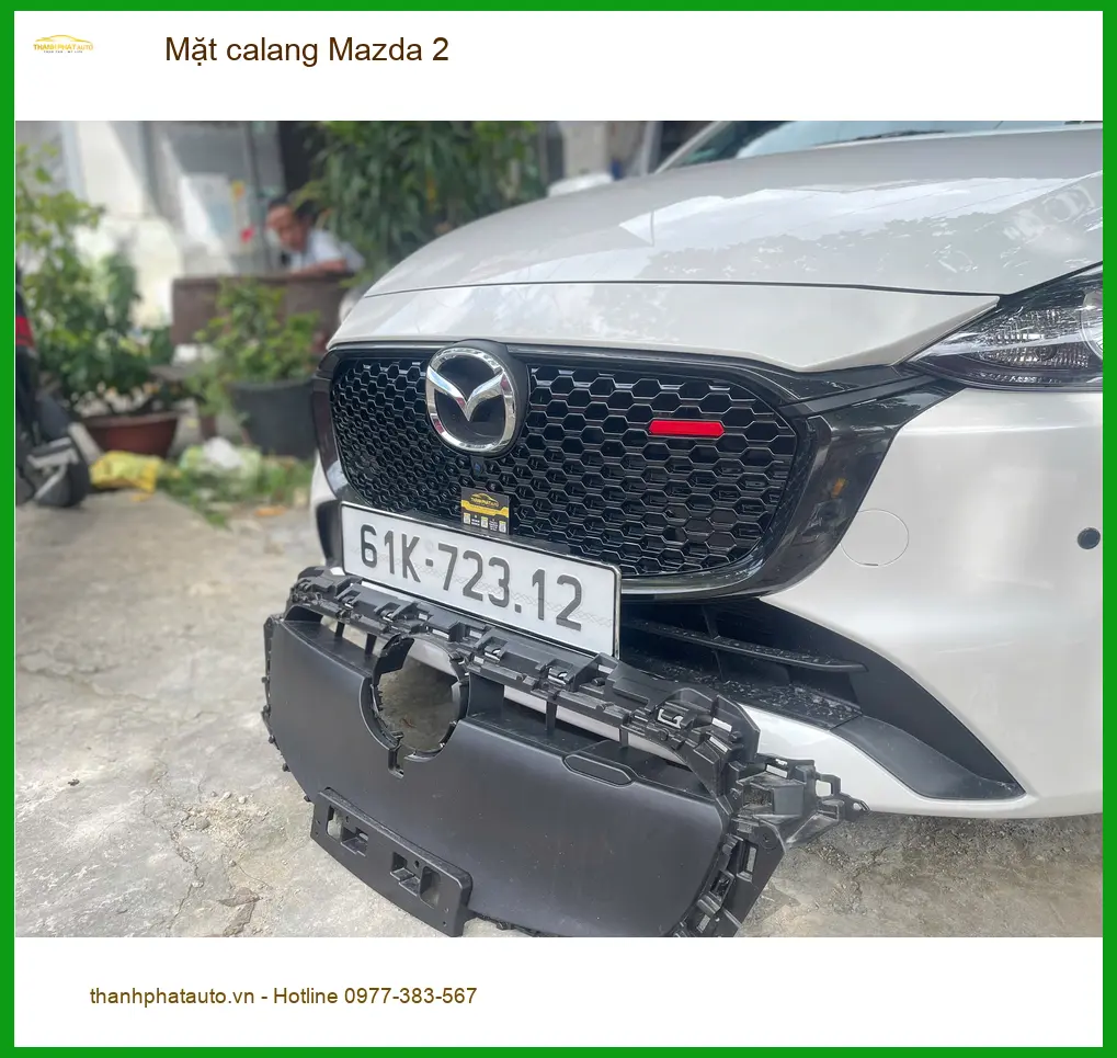 Anh Thắng thay Mặt calang Mazda 2 bị nứt vỡ do đá văng tại Quận Gò Vấp ảnh thực tế 3