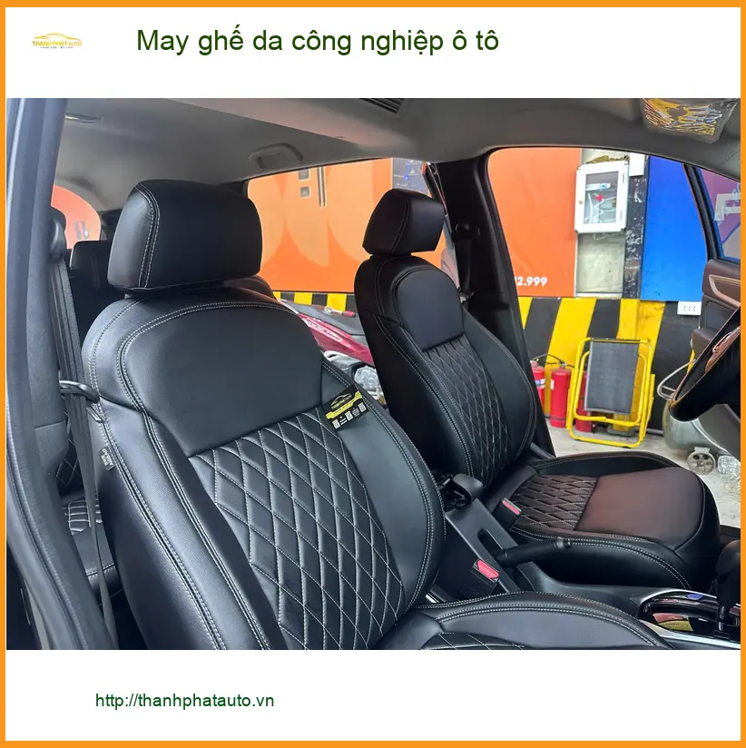 Anh Quang Hải may ghế da công nghiệp ô tô Ford Everest tại Quận 12 để làm mới nội thất xe ảnh thực tế 5