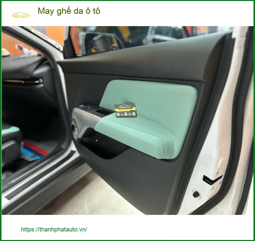 Chú Sáng bọc ghế da ô tô Kia Sorento tại Quận Tân Bình vì ghế cũ đã sờn rách ảnh thực tế 3