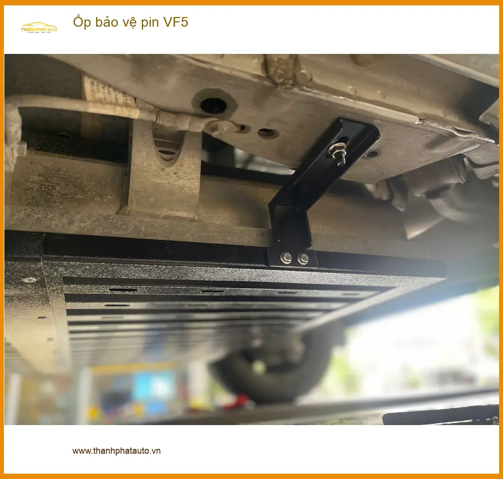 Chị Thanh lắp ốp bảo vệ pin VinFast VF5 tại Quận 9 để yên tâm sử dụng ảnh thực tế 2