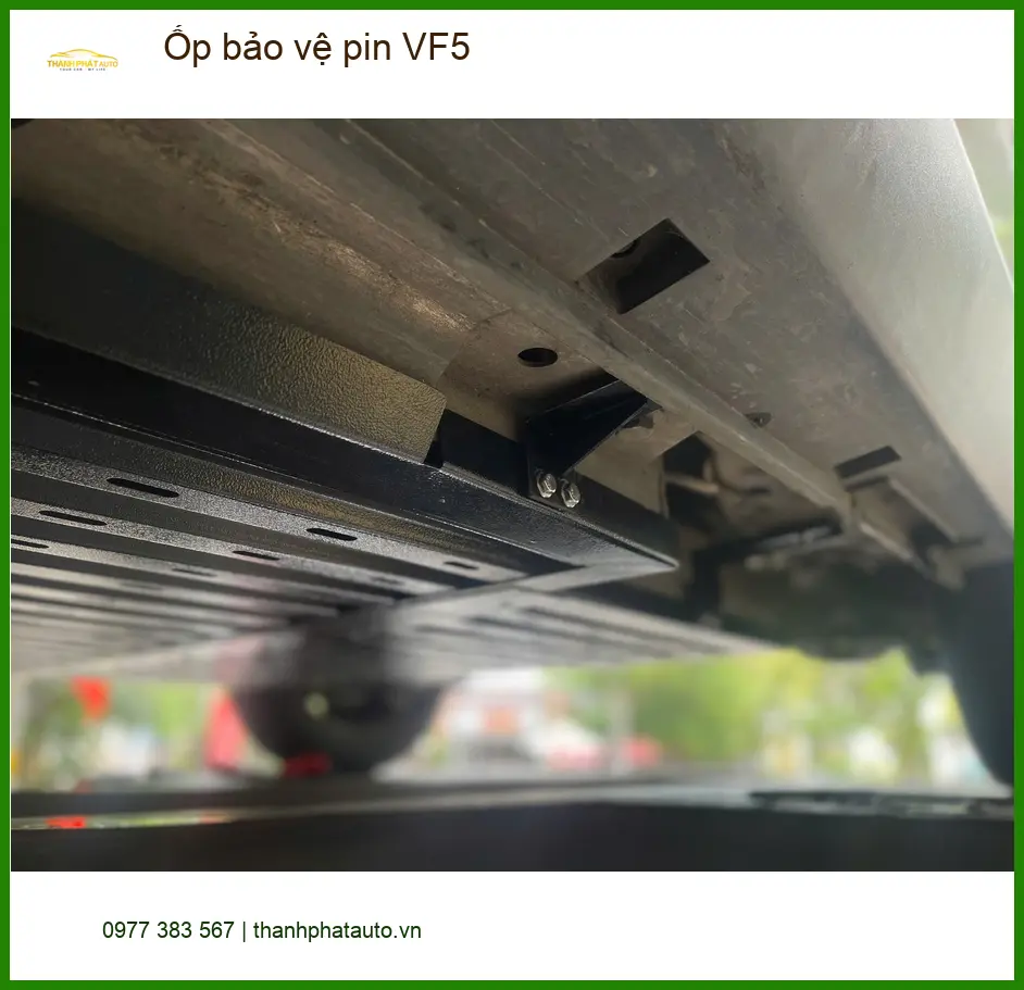 Anh Khang lắp ốp bảo vệ pin VF5 tại Hóc Môn để tăng độ bền pin xe