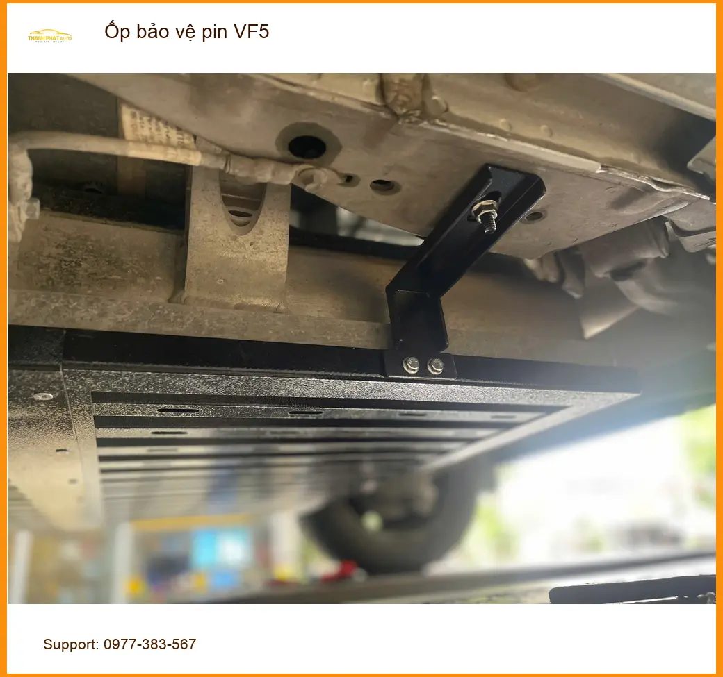 Anh Khải lắp ốp bảo vệ pin VinFast VF5 tại Quận 8 an toàn, giá tốt ảnh thực tế 3