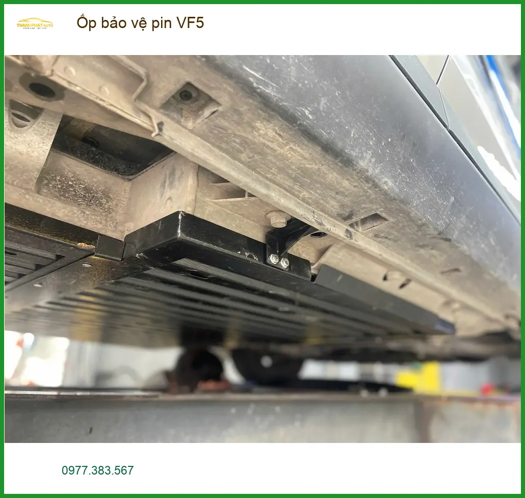 Anh Quân ốp bảo vệ pin VinFast VF5 tại Bình Chánh đảm bảo an toàn khi di chuyển ảnh thực tế 2