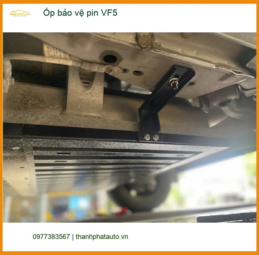 Anh Quân ốp bảo vệ pin VinFast VF5 tại Bình Chánh đảm bảo an toàn khi di chuyển ảnh thực tế 3