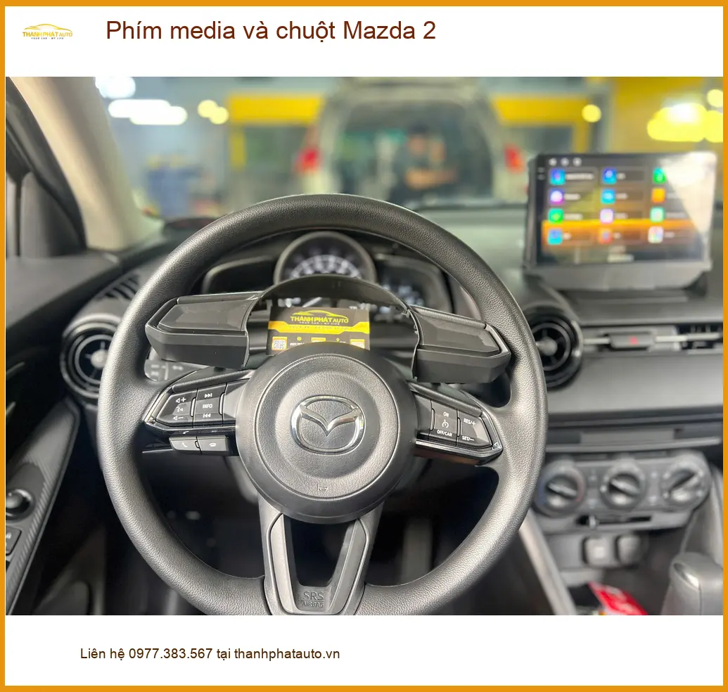 Anh Tấn lắp phím media và chuột Mazda 2 tại Hóc Môn để nâng cao trải nghiệm lái