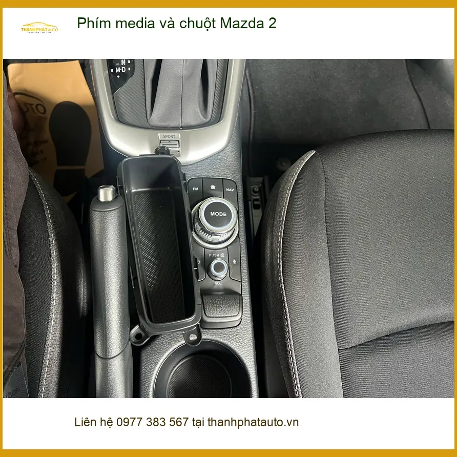 Anh Khải lắp phím media và chuột Mazda 2 Quận 3 để điều khiển giải trí tiện lợi hơn