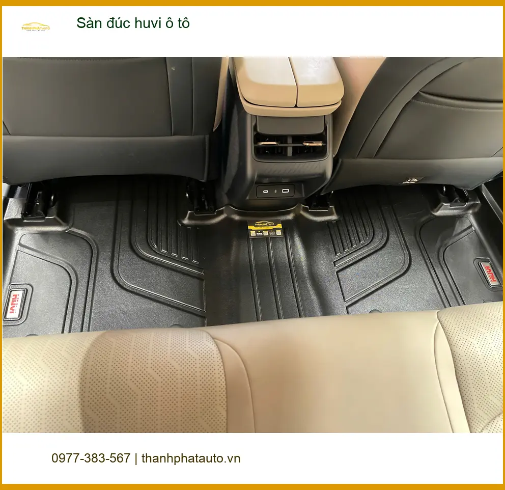 Anh Minh lắp sàn đúc huvi ô tô cho Hyundai Accent tại Quận 1 để xe luôn sạch đẹp
